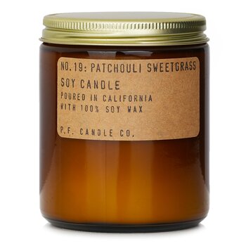 P.F. Candle Co. Vela - Patchouli Sweetgrass